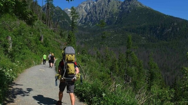 Vysoké Tatry turisti (TASR)